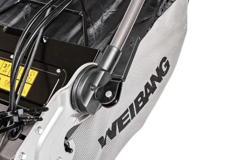 Zawias składania uchwytu i kosz tekstylny z logo WEIBANG – zbliżenie