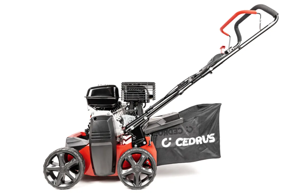 Wertykulator spalinowy Cedrus WR01 z dużymi kołami 8 cali