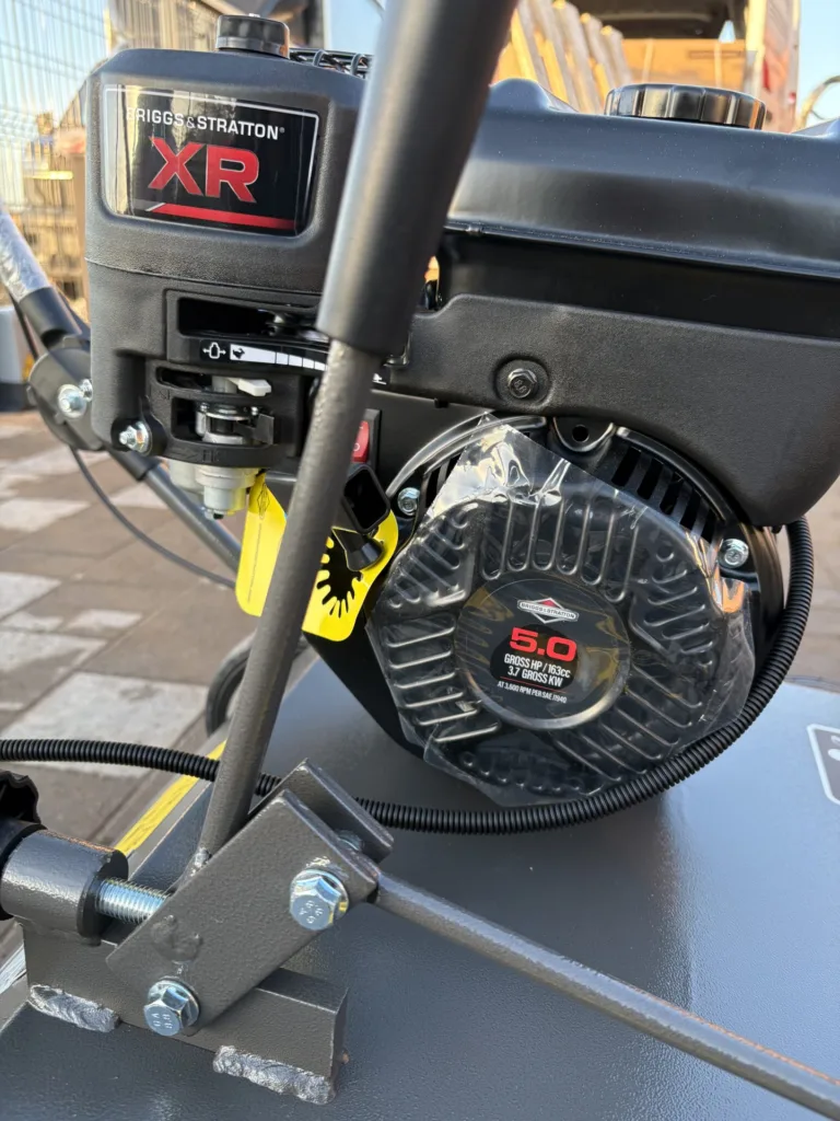 Silnik Briggs Stratton XR 163 cm3 w wertykulatorze Weibang WB486CRB